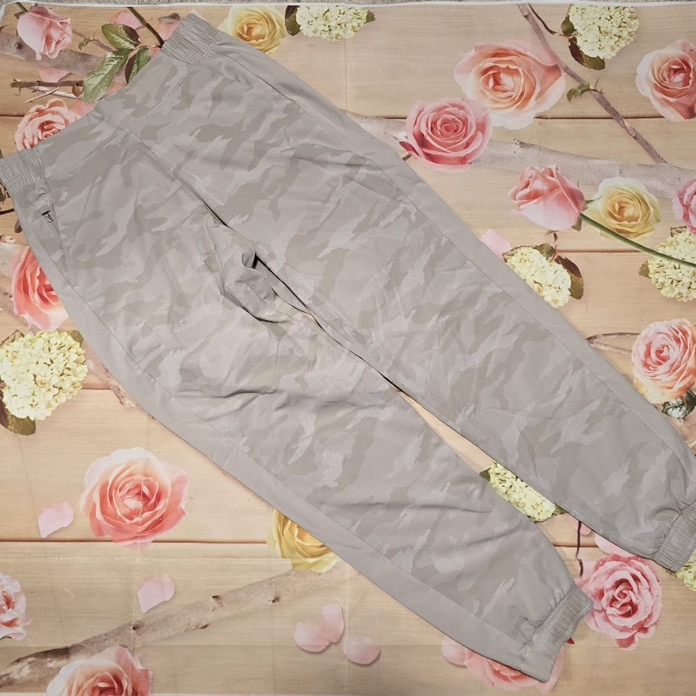Athleta Brooklyn Camo joggers